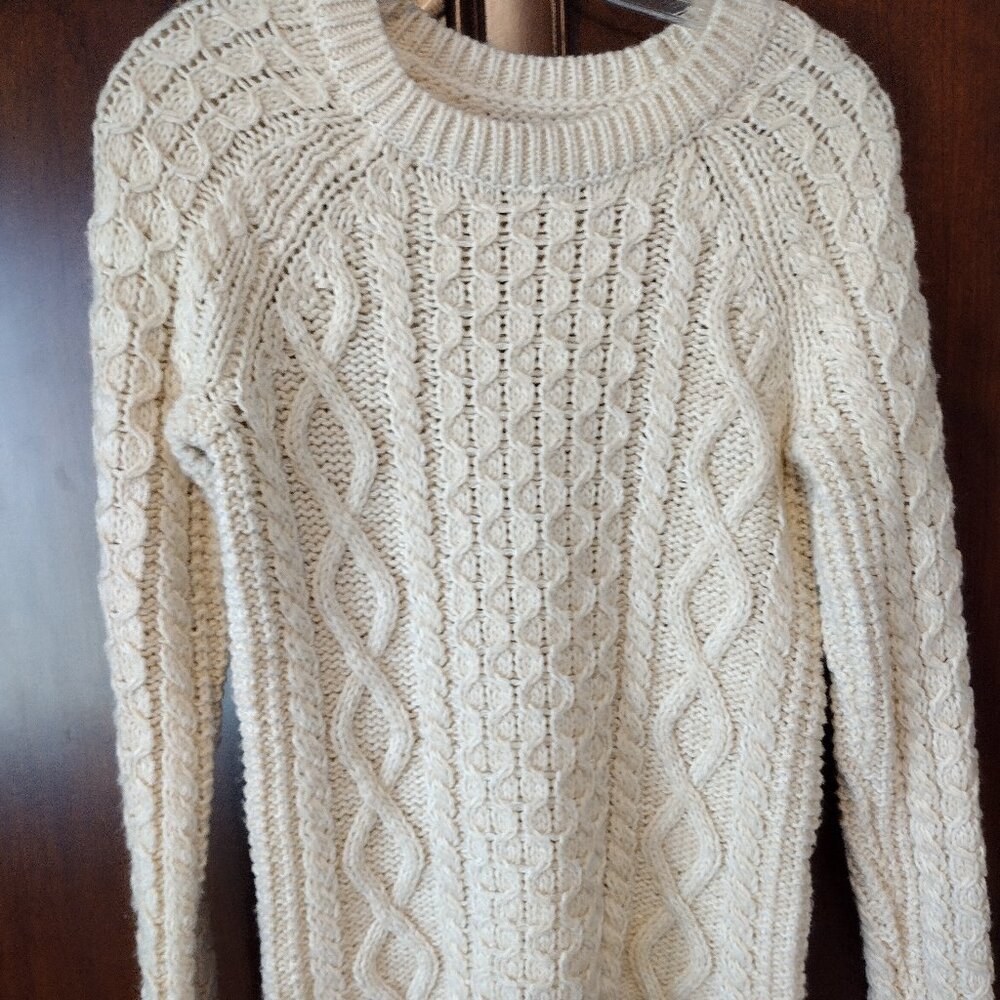 American eagle outfitters cable knit sweater. Extra small.